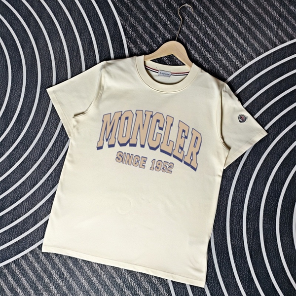 モンクレールTシャツ正面デザイン